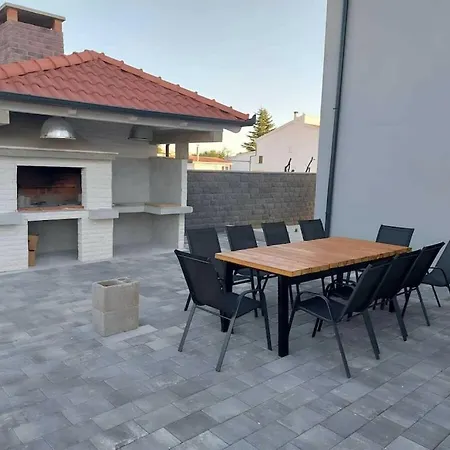 Ela With Heated Pool Comfortable Vila