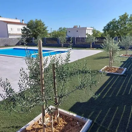 Ela With Heated Pool Comfortable Vila